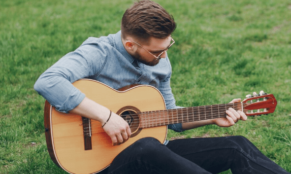 Arpegio mayor en guitarra: fórmula y aplicación