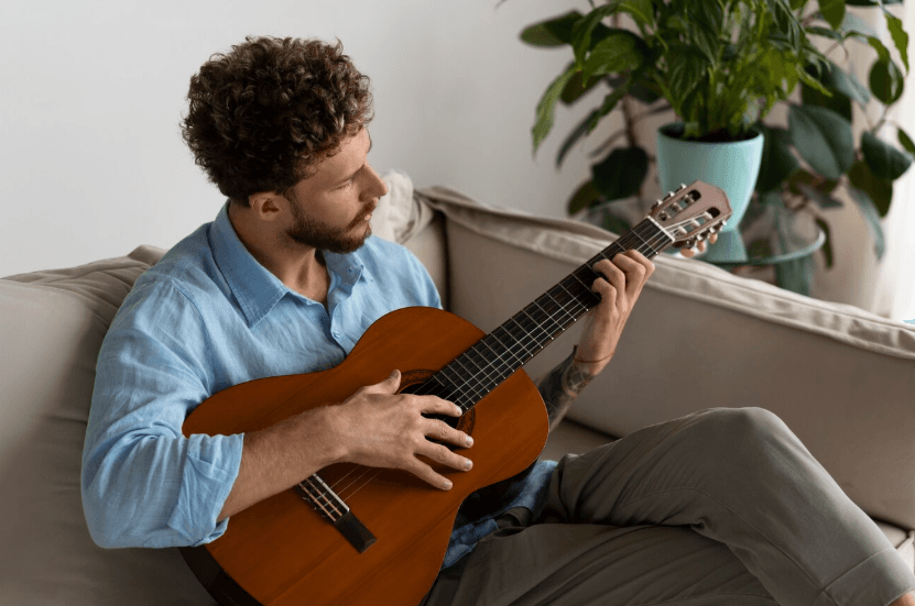 Arpegio menor en guitarra: fórmula y sonido
